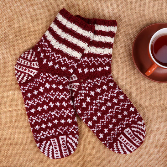 Burgundy and White Acrylic and Wool Snowflake Knit Socks - Bold Snowflakes